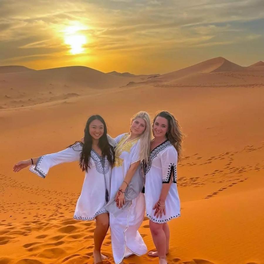 Family Luxury Glamping Hotel Merzouga Bagian luar foto