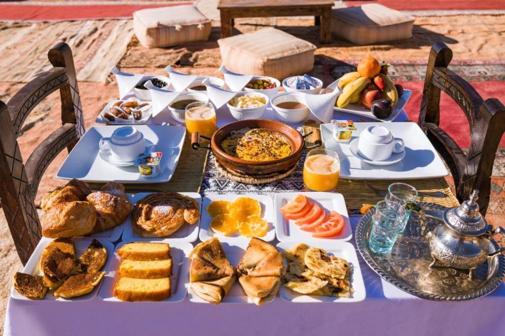 Family Luxury Glamping Hotel Merzouga Bagian luar foto